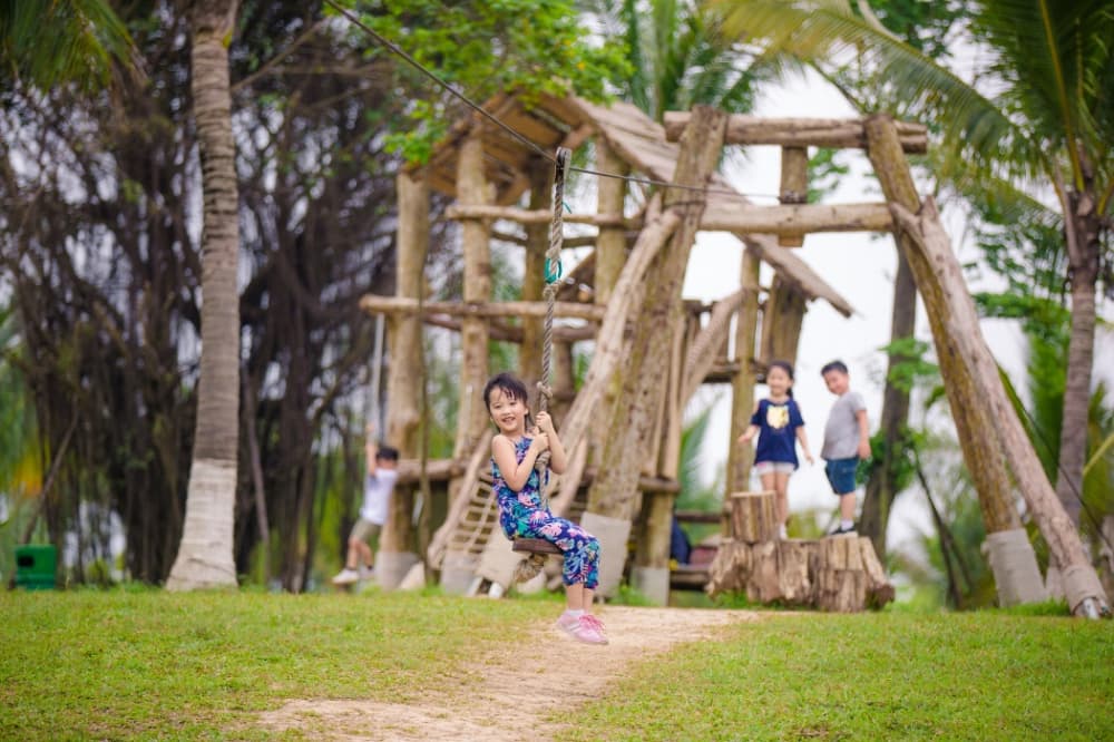Khu vui chơi gỗ trong công viên hồ thiên nga Ecopark Văn Giang Hưng Yên Hà Nội - Swan Lake Park